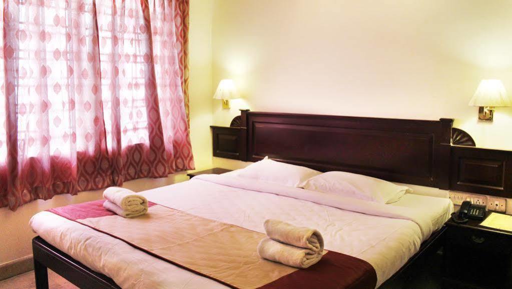 Hotel Archana Inn Kochi Exterior foto