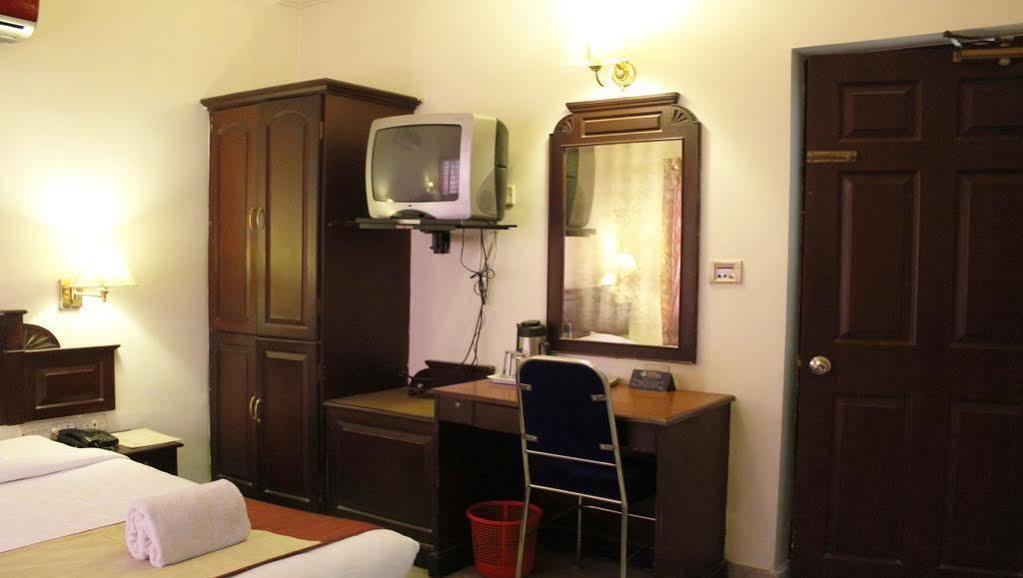 Hotel Archana Inn Kochi Exterior foto